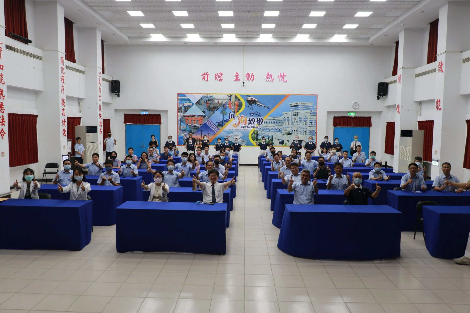 慈濟志工到海巡署中部分署舉辦七月吉祥愛灑,為海巡同仁顧身體也顧心靈。