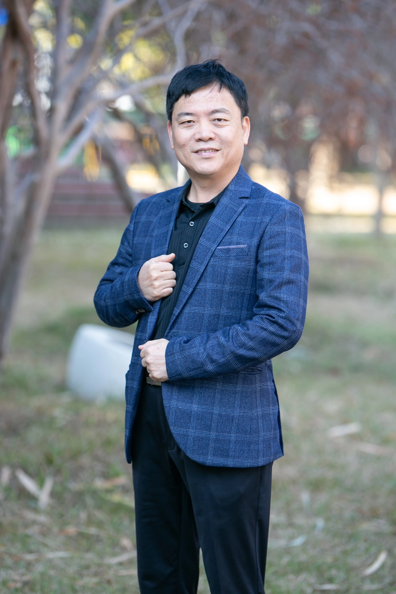身為輔導主任的王文志,將自己的數位教學經驗傳授給學校的新進老師