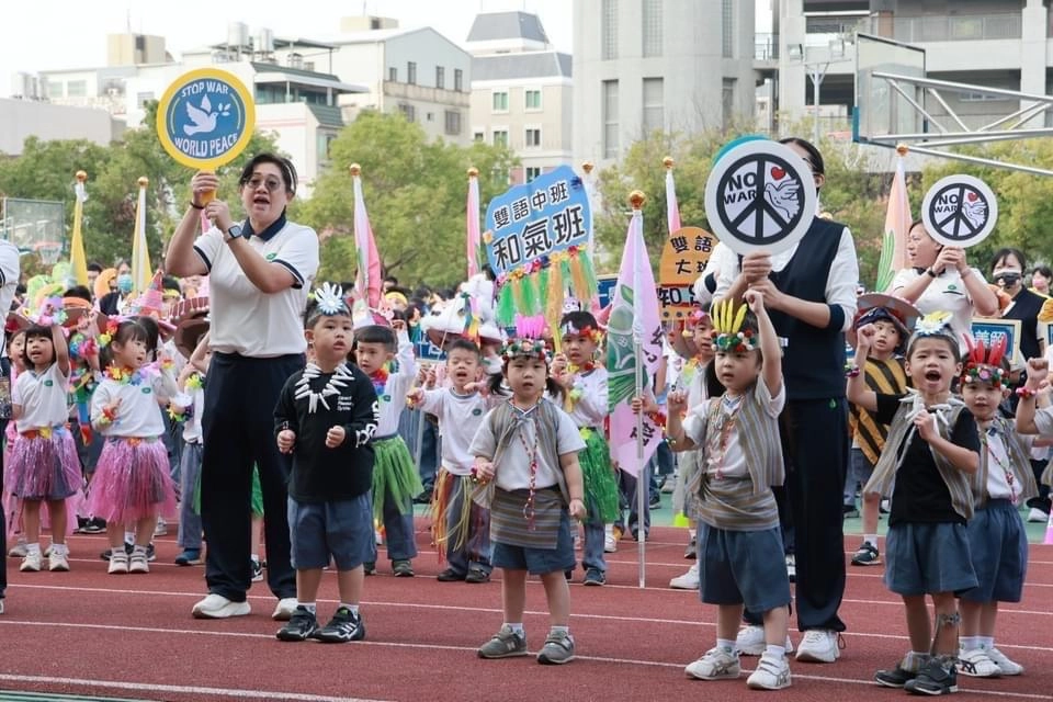 幼兒園傳遞SDGs16制度的正義與和平,表達對世界和平的期望。
