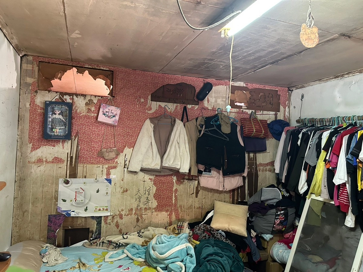 阿英家原本室內屋況破舊,圖為施工前勘查照。