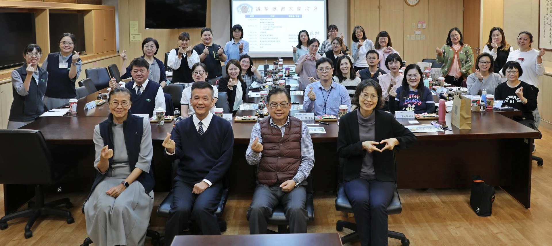 花蓮慈濟醫院在12月15日,舉辦「偏鄉整合性醫療計畫」成果分享會,與東區參加計畫的醫療院所進行交流及分享未來規劃。