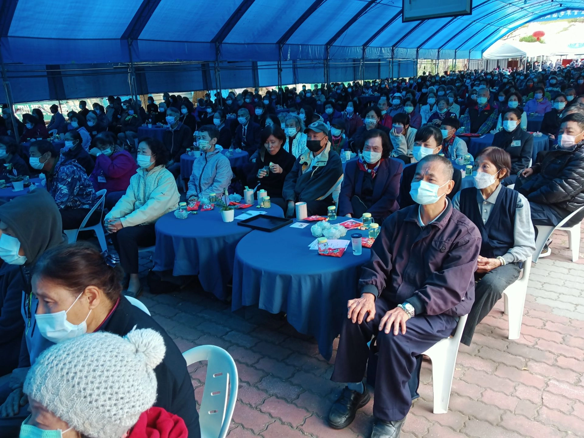 雖然寒流來襲,民眾仍熱情參與。