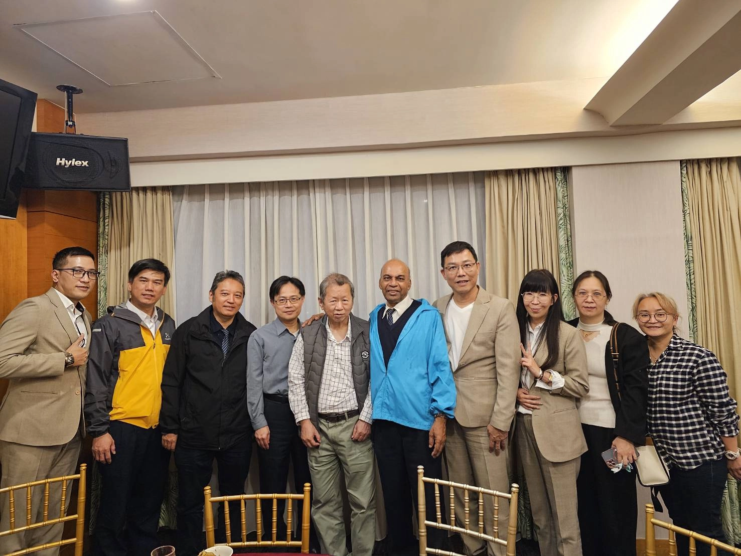 2023東臺灣婦產科臨床學術研討會,由花蓮慈濟醫院婦產部主任丁大清(左三)、門諾醫院婦科主任廖基元(左五)共同主持。