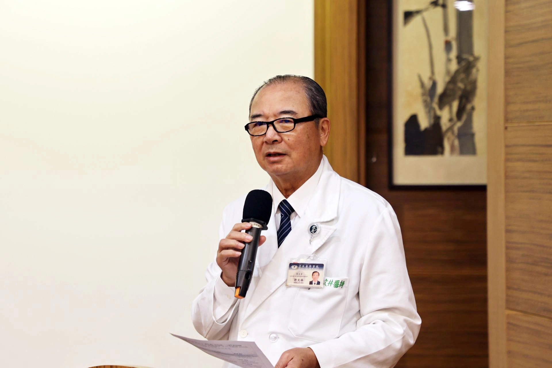 許文林副院長感恩乳醫中心團隊的努力,期許年輕醫師們在師長的帶領下更加精進。