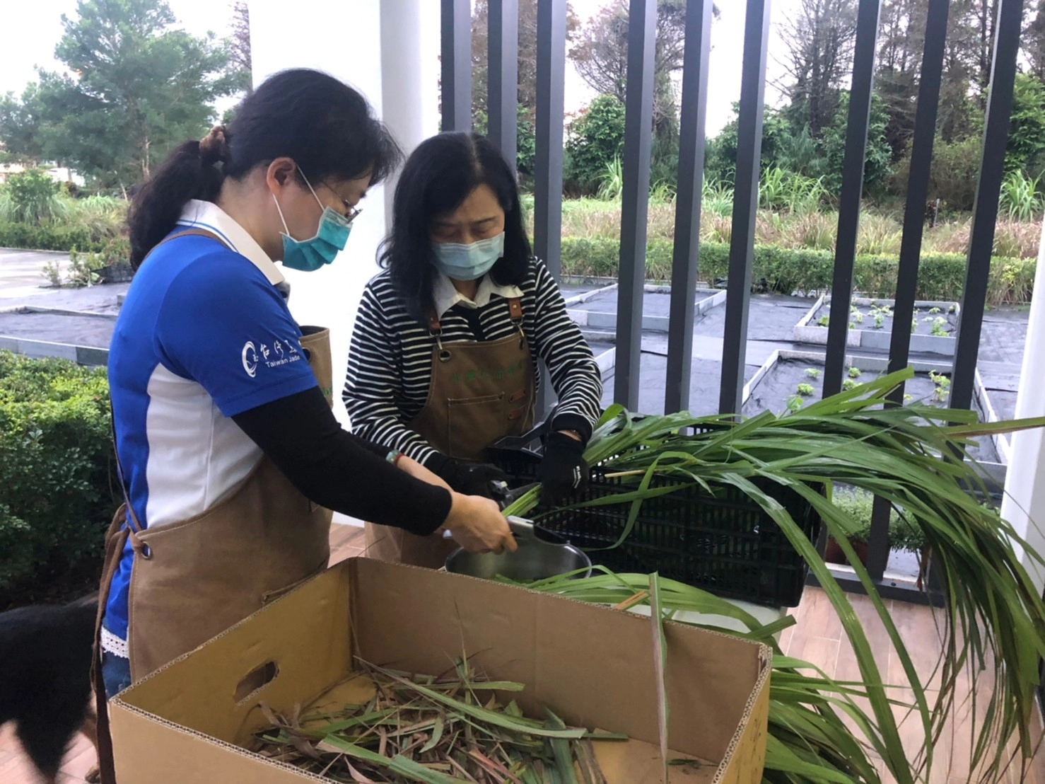 國立宜蘭大學陳凱俐教授透過親自體驗,並告訴業者實際感受及改善建議。