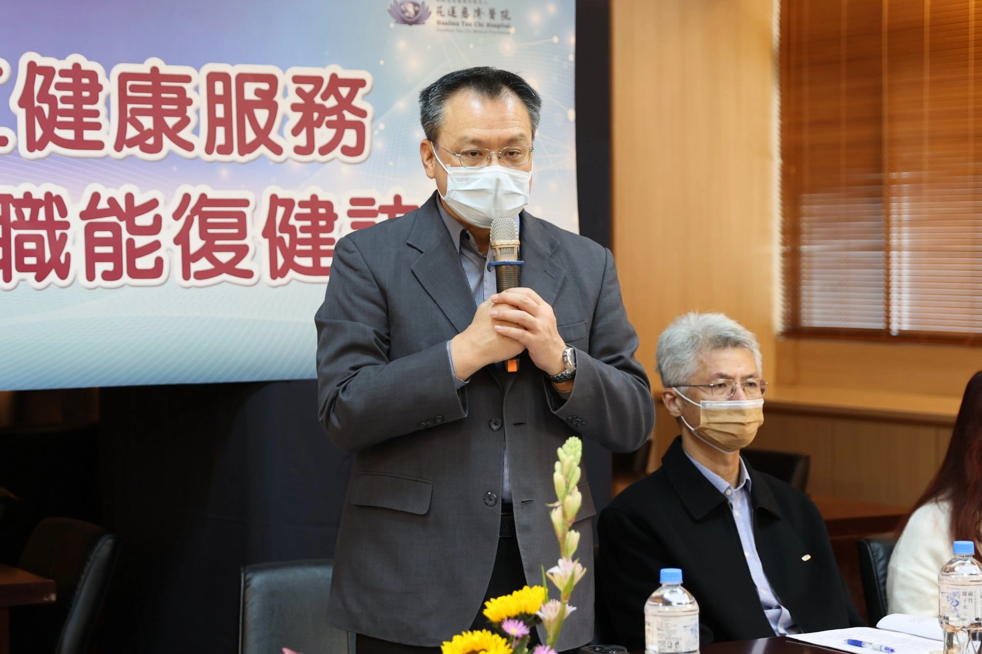 勞動部職業安全衛生署鄒子廉署長表示，花蓮慈院擁有東區勞工健康服務中心、職業傷病診治專責醫院、職災職能復健專責醫院，三合一的特別模式，期待能提供勞工更完善的醫療照護。