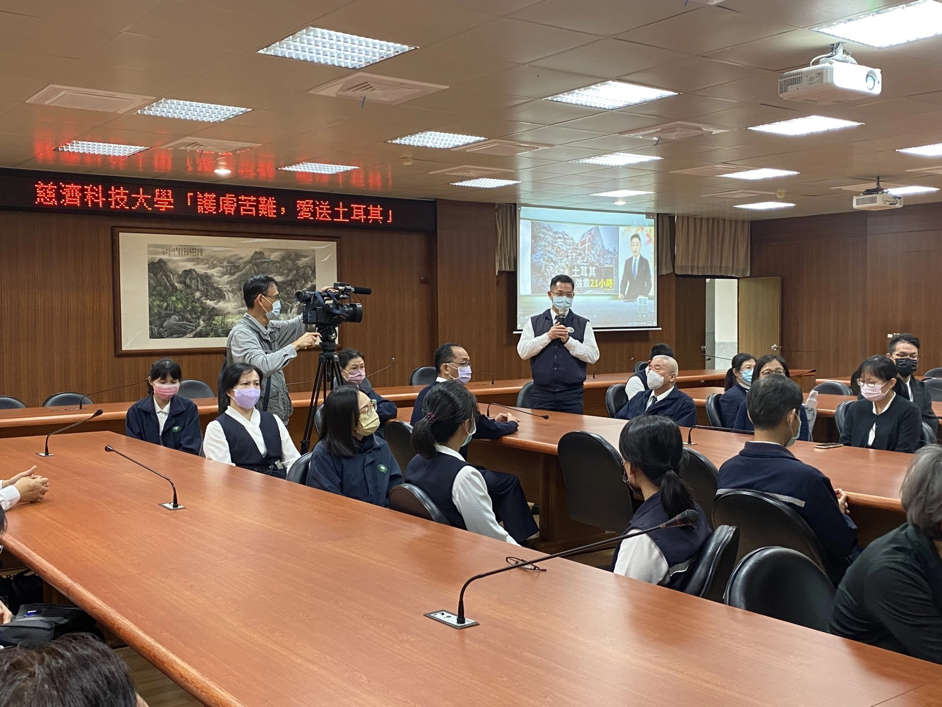 羅文瑞校長邀請教職同仁發心捐款,協助土耳其災民重建家園。