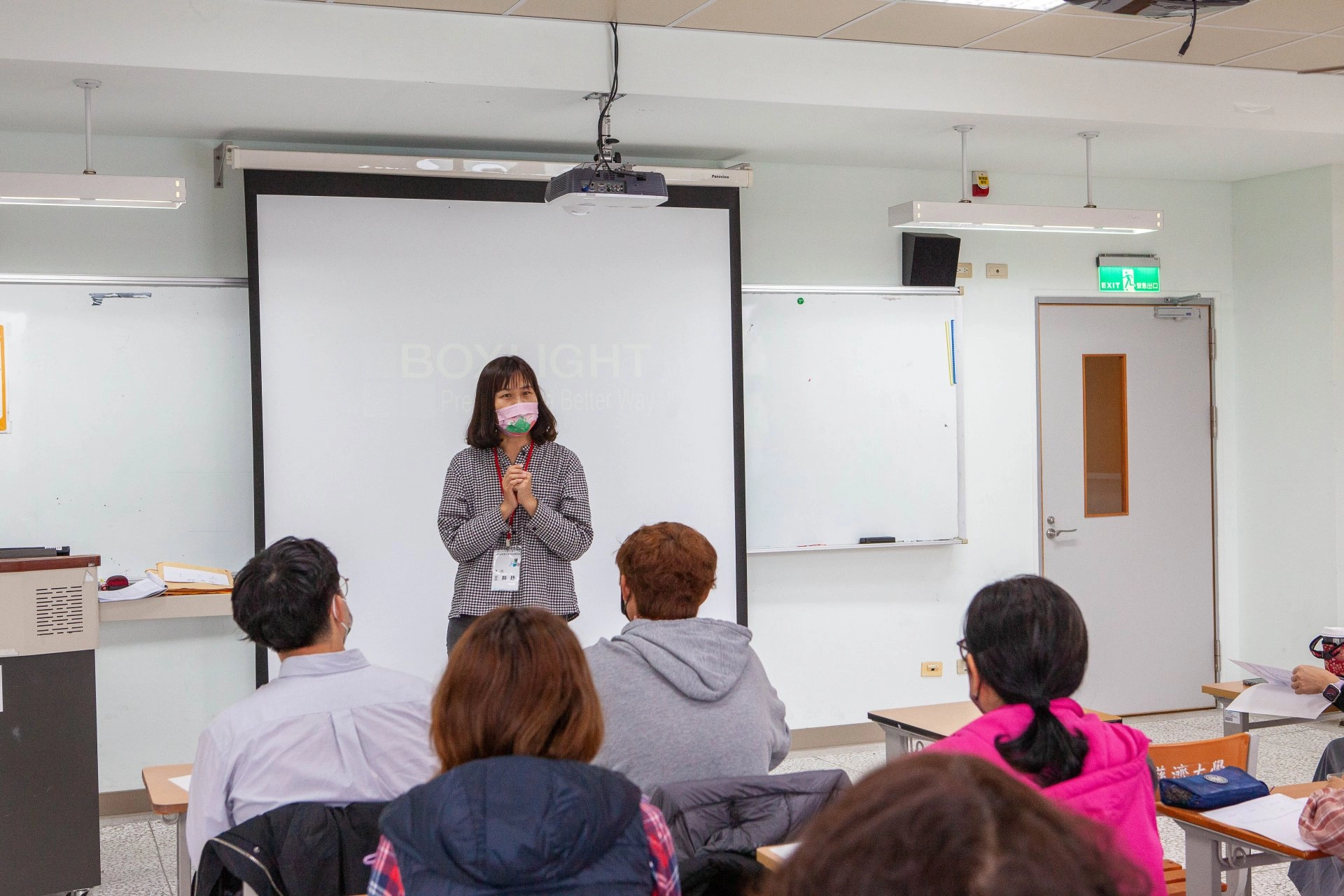 新城國小王詩妤老師表示,入班反毒最重要的是與孩子建立信任關係,關心孩子的情緒和生活面對,幫助他們。