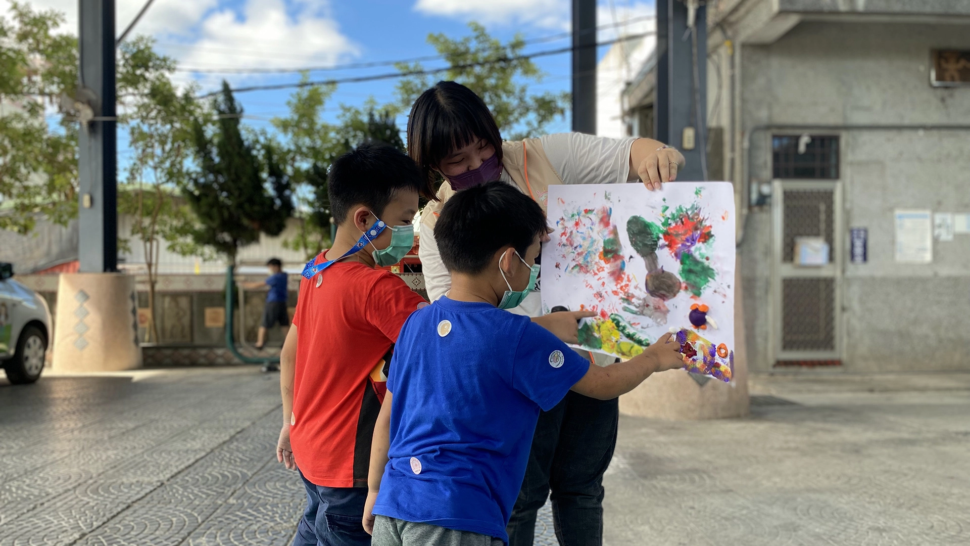 光復親子館場地工程雖然還在進行中,但同仁自去年四月開始走入光復鄉,以行動親子館方式服務在地鄉親