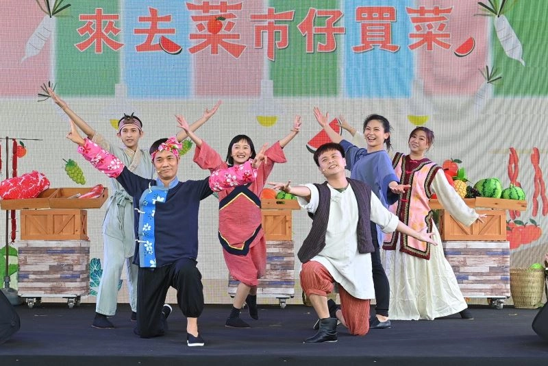 「2023世界母語日&mdash;國家語言生活節」18日起盛大舉行，鞋子兒童劇團帶來開場表演。