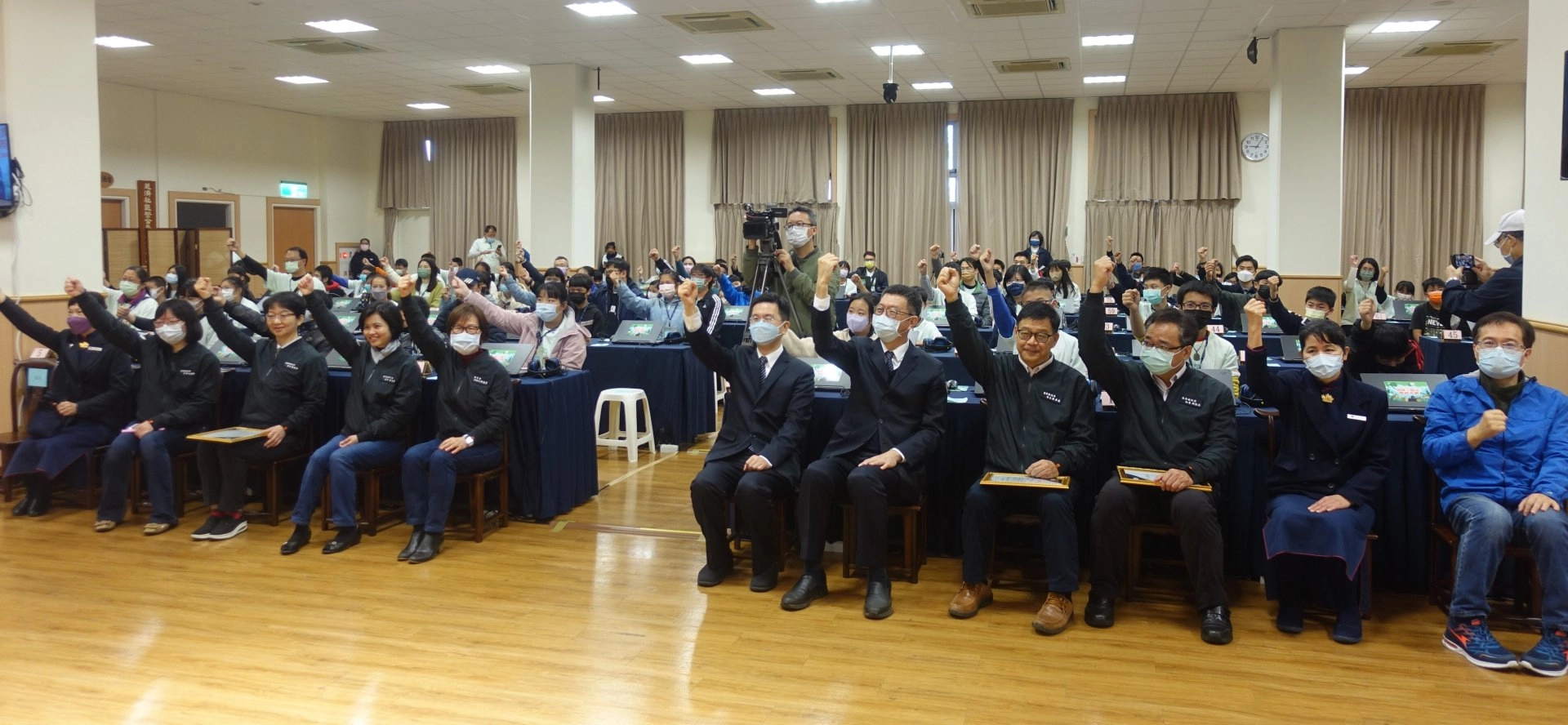 第二屆苗栗縣縣市盃環保防災勇士PK賽2月23日於慈濟苗栗園區登場,苗栗縣副縣長鄧桂菊率領縣府團隊與慈濟一起揭開序幕。
