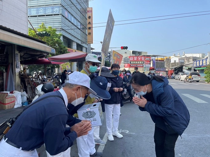 屏東慈濟志工街頭勸募啟愛心,在國境之南看見人間大愛。