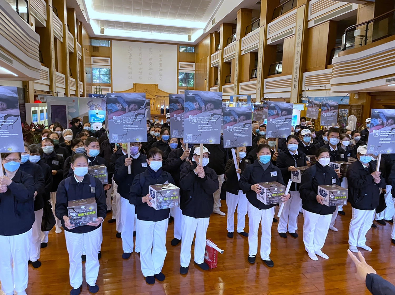 228連假期間,新北市三重區志工齊聚三重志業園區,為土耳其大地震募心募愛大誓師。