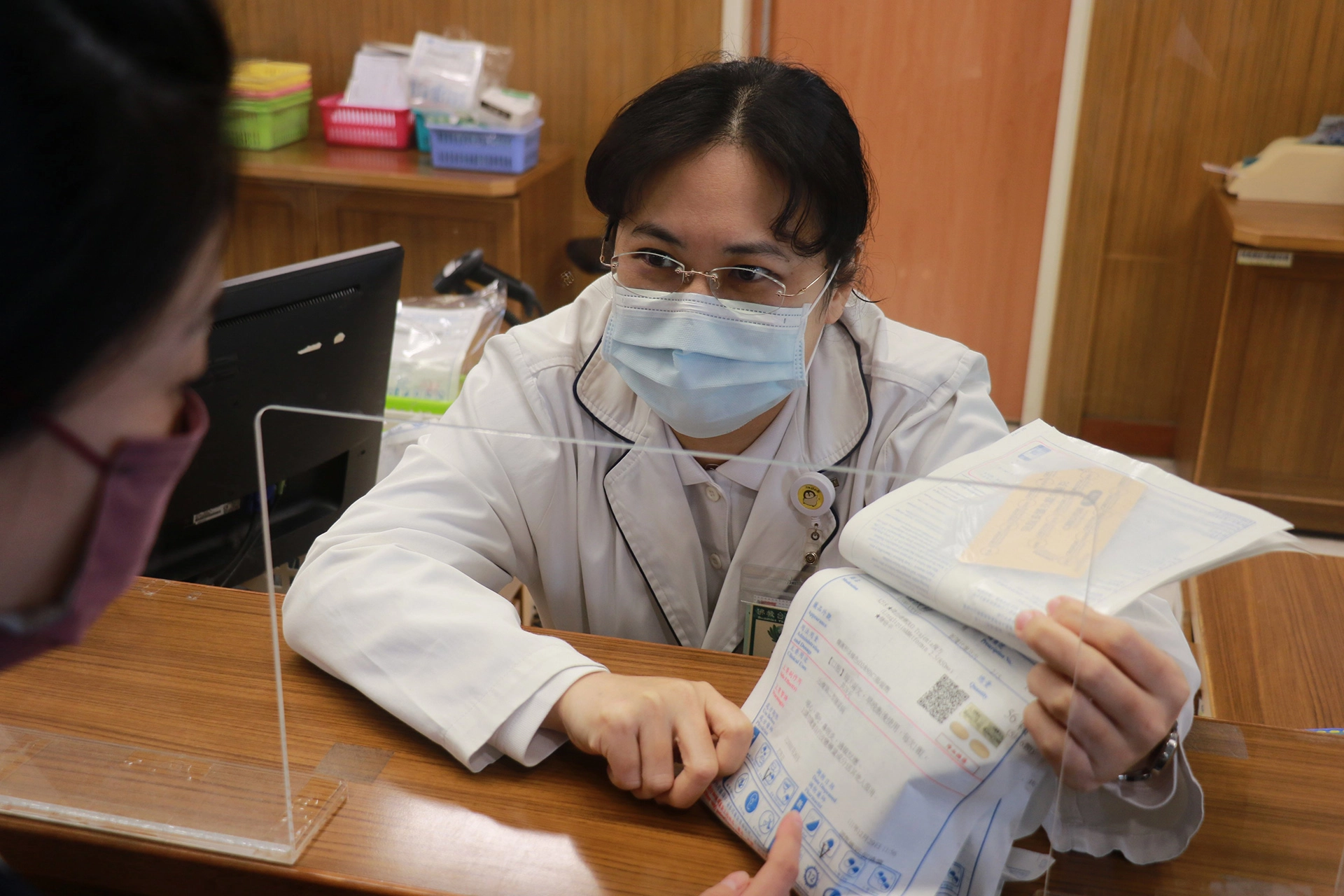 沈逸婷藥師提醒慢性病人春節要備妥藥物,飲食也要忌口。