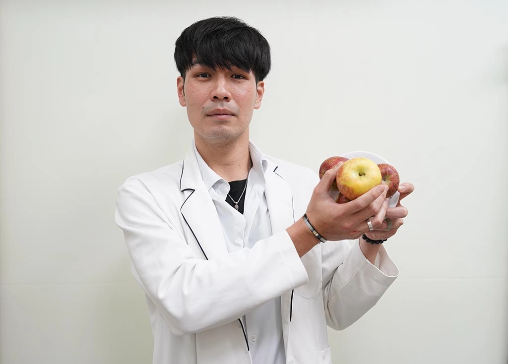 花蓮慈濟醫院營養師陳昱升提醒民眾除了豐盛年菜、零嘴,過年也別忘了健康蔬果均衡營養。