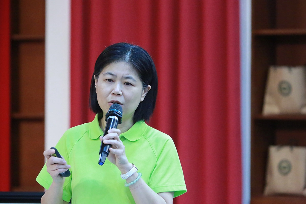 花蓮慈濟醫院護理部副主任王琬詳鼓勵學生提升實力,才能給病患最好的照護。