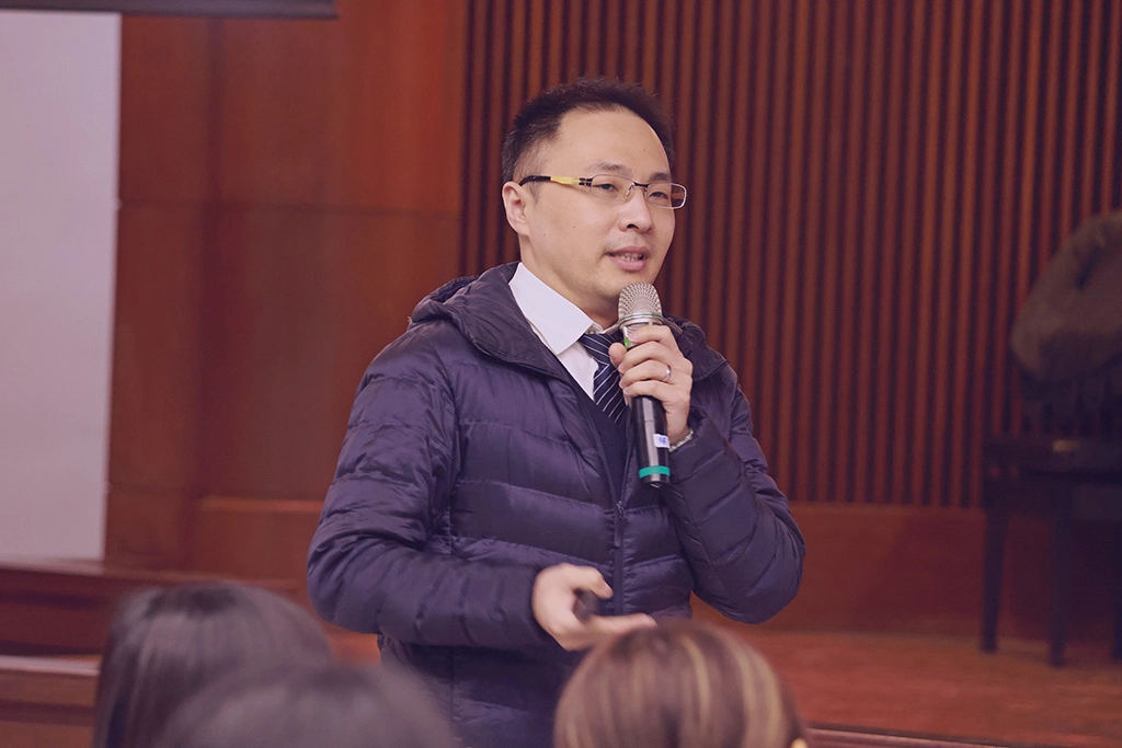 醫學影像暨放射科學系助理教 授吳晋暉分享自身經歷,教育也可以 使人脫貧。