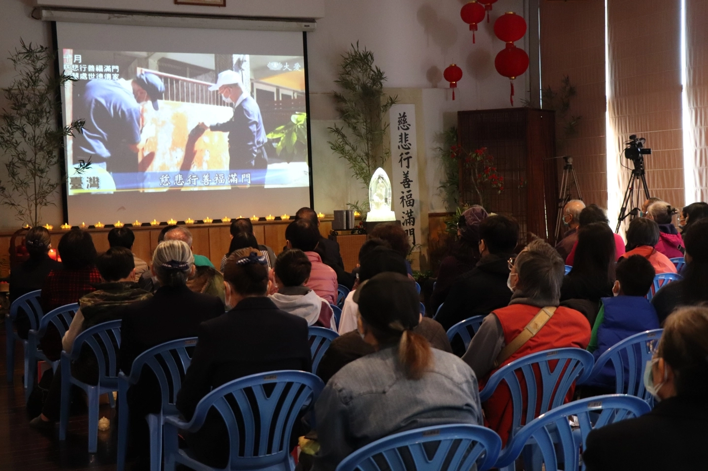 台北市松山區的慈濟松山聯絡處,除了舉辦歲末祝福感恩會,1月8日更結合訪視志工的規劃,邀約近50組弱勢家庭與會參加,並安排冬令發放。