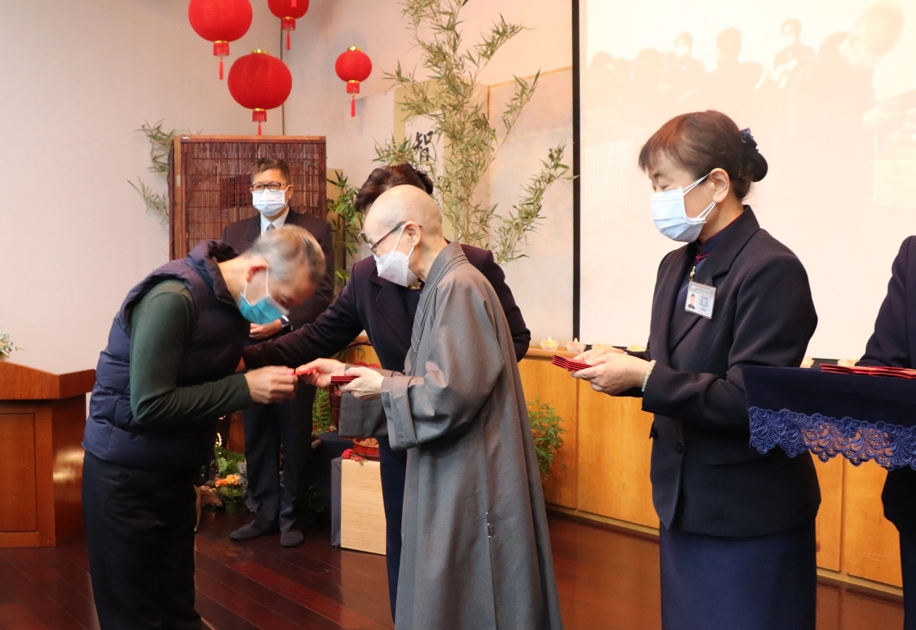 團圓一家親,熱鬧歡喜迎新春。