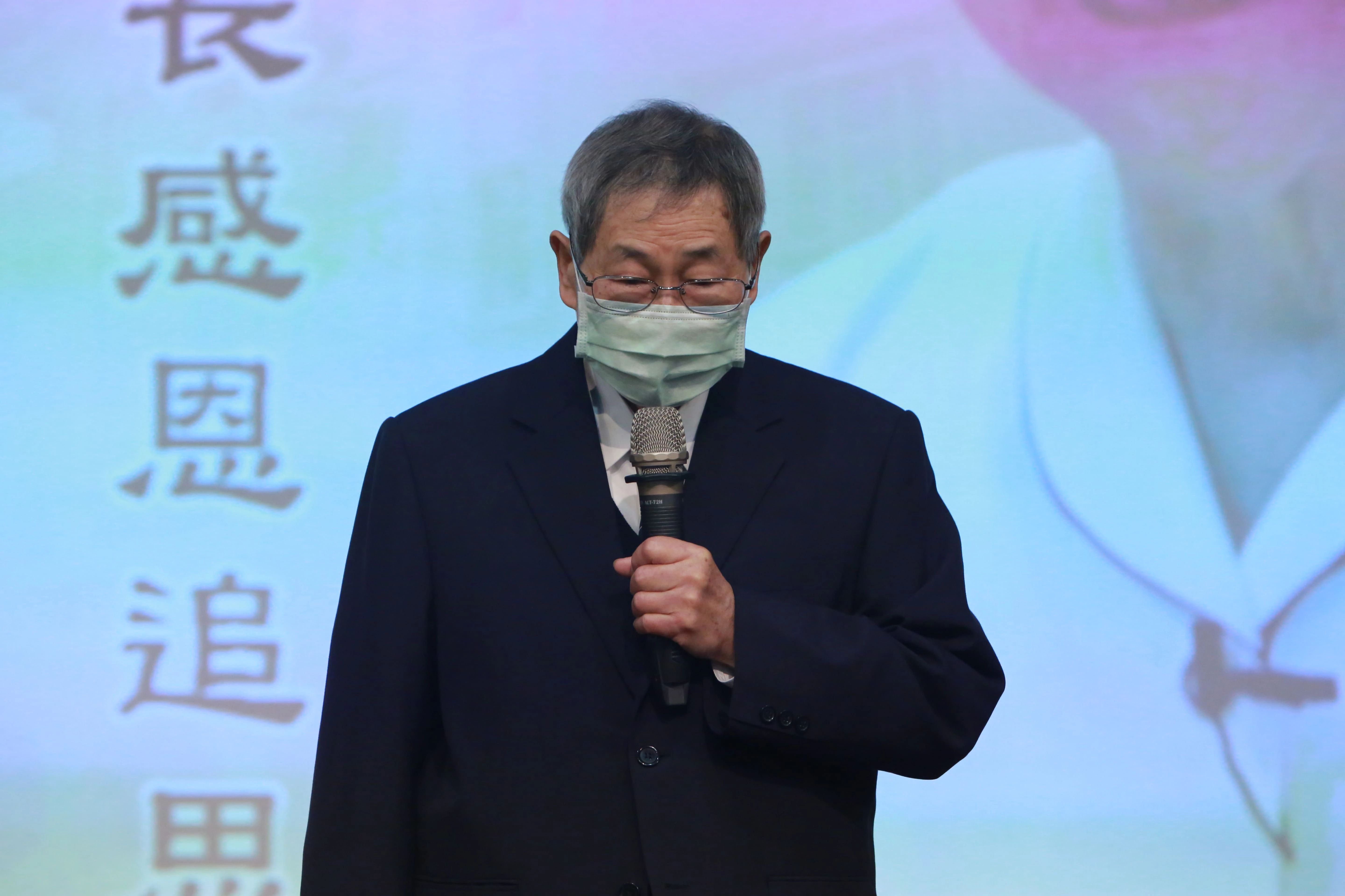 慈濟大學顧問方菊雄表示,張校長,不但態度謙卑、做事認真,彼此合作也非常順暢。