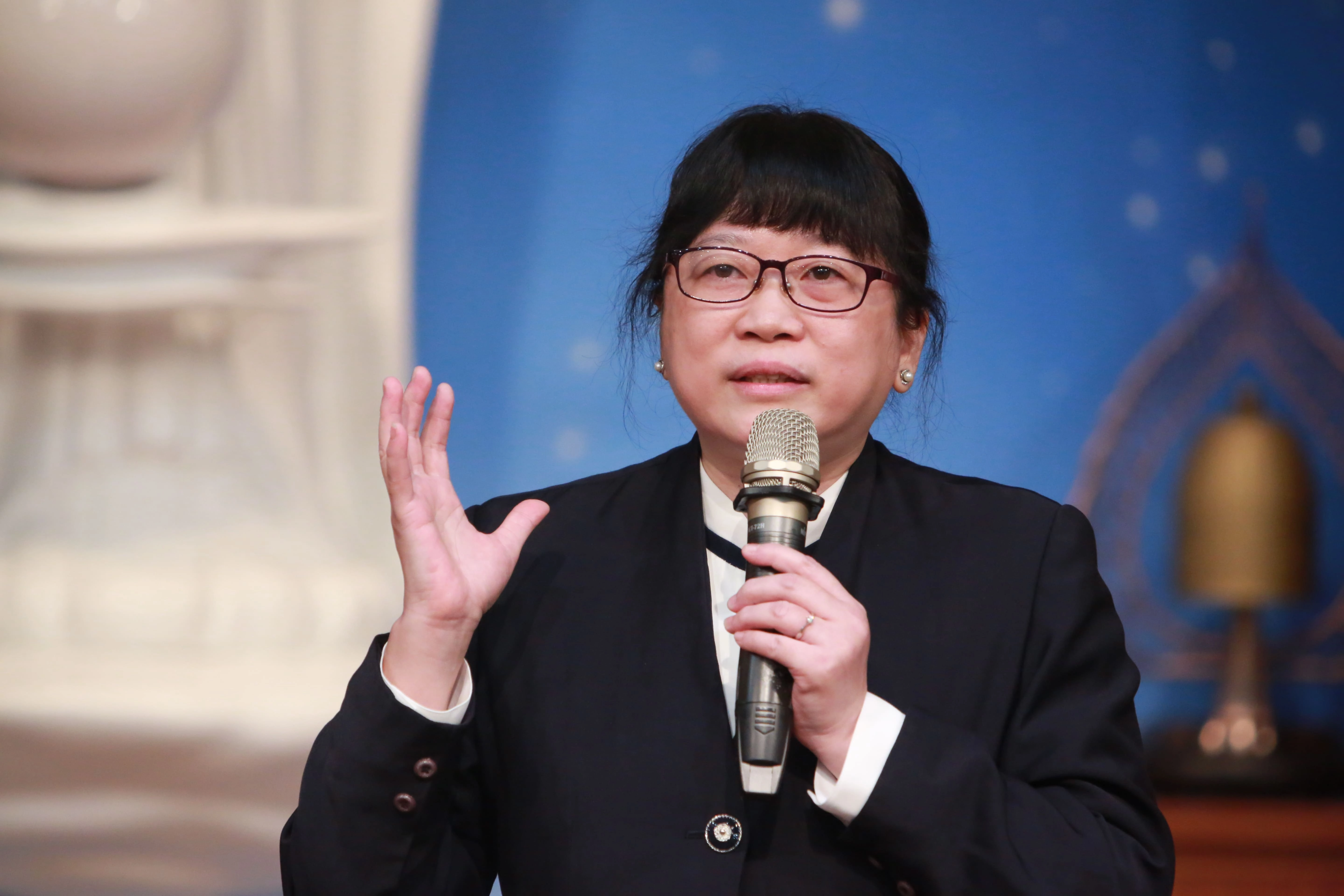 長期照護科講師蔡欣晏表示,張校長耐心傾聽學生意見,放下身段柔順化解問題。