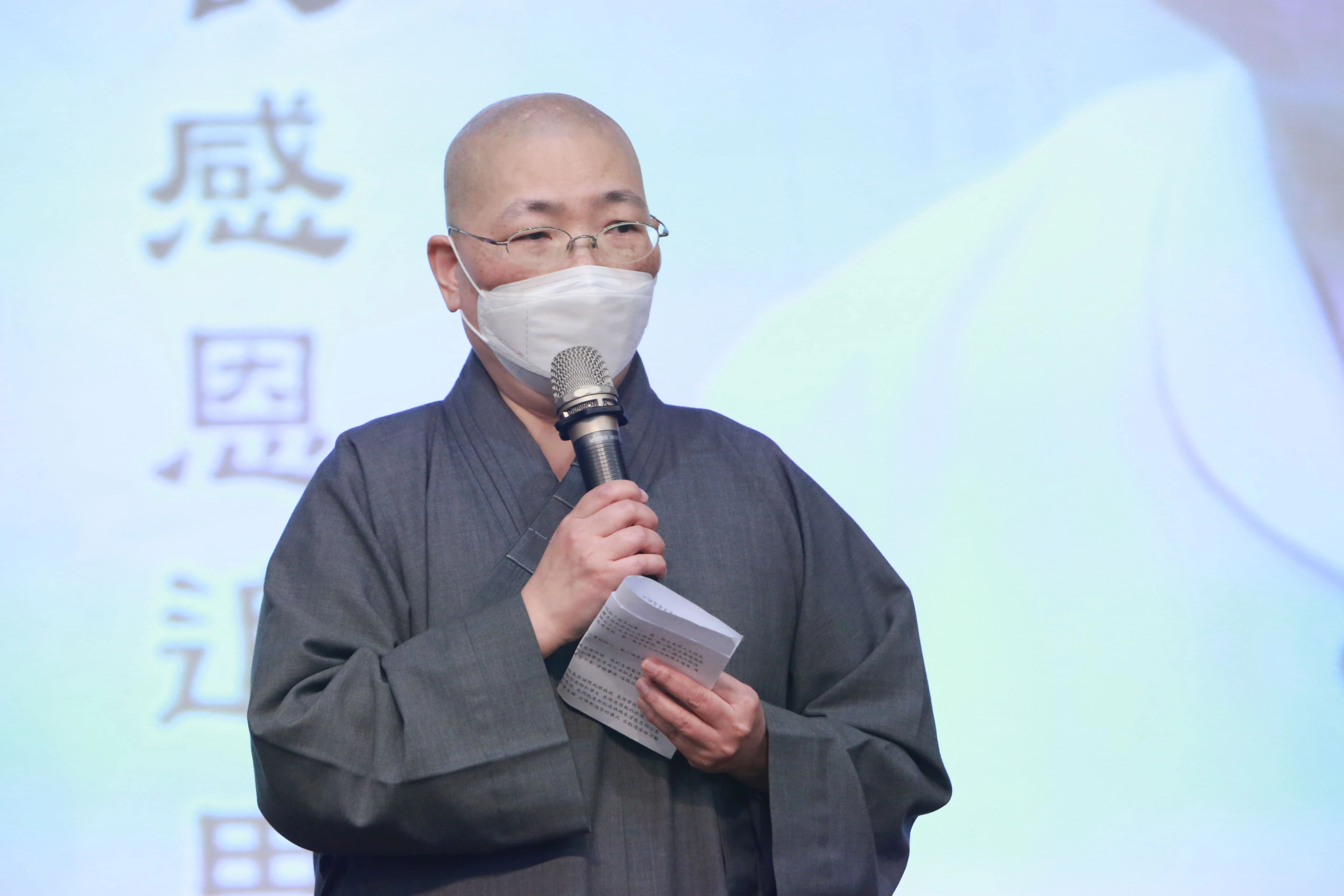德慇法師表示,張芙美校長創立許多第一次的紀錄,強調專業技術與人文素養並重。