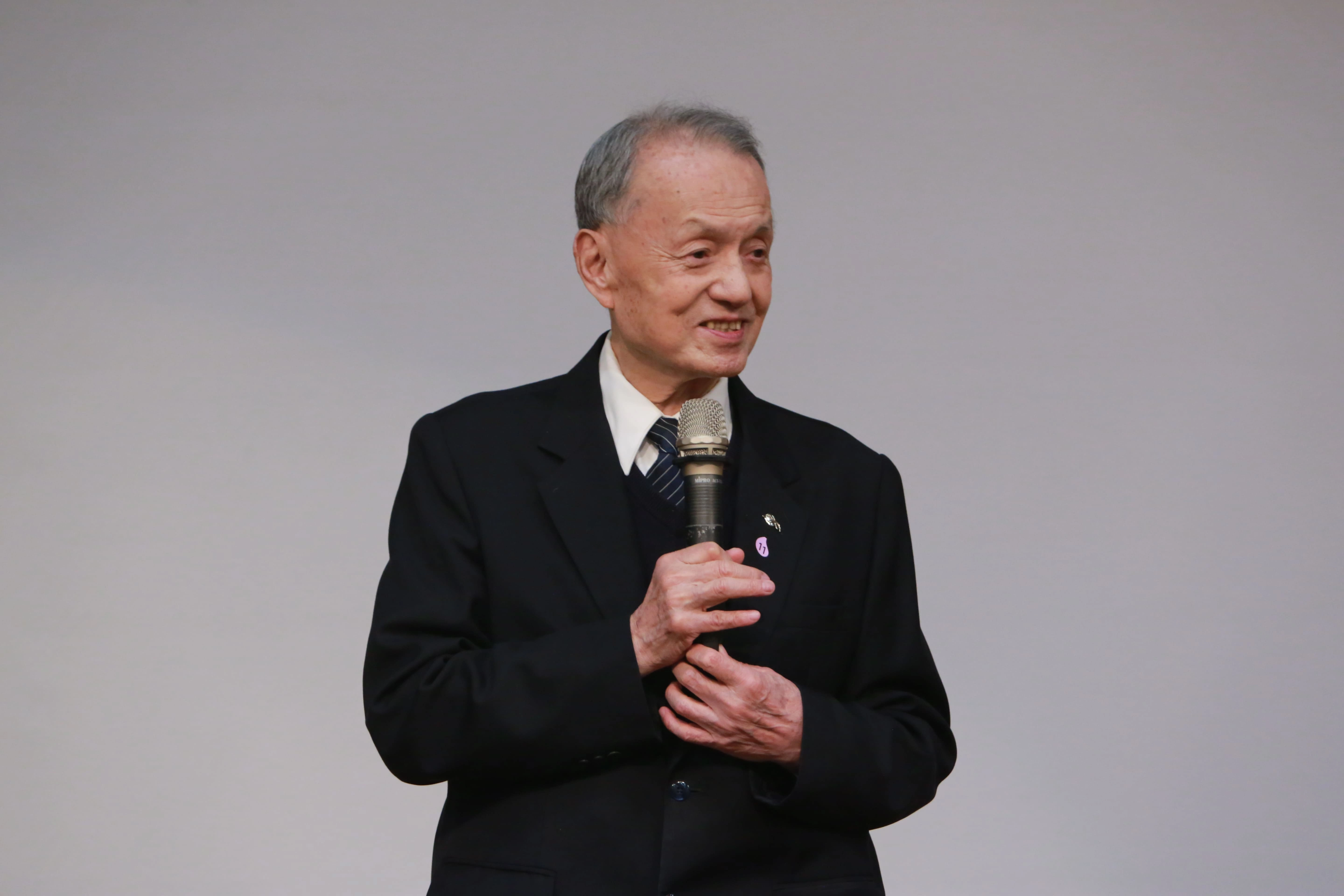 慈濟醫療法人執行長林俊龍表示,感恩張校長用心育才,培育無數優秀護理人員。