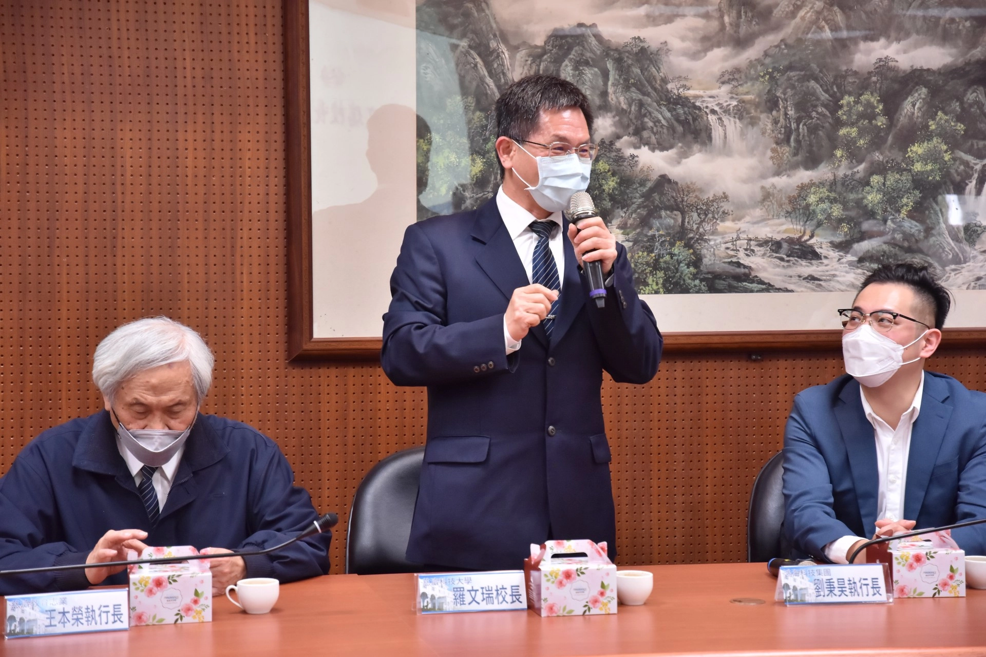慈濟科技大學校長羅文瑞表示,偏鄉更需要數位健康產業,才能解決人口老化問題。
