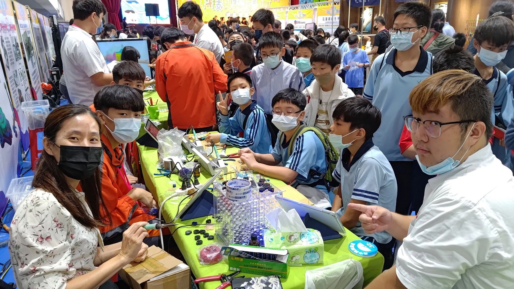 -工科賽電腦輔助機械製圖金手獎第7名獲獎學生國立花蓮高工陳翊安同學及製圖科學生