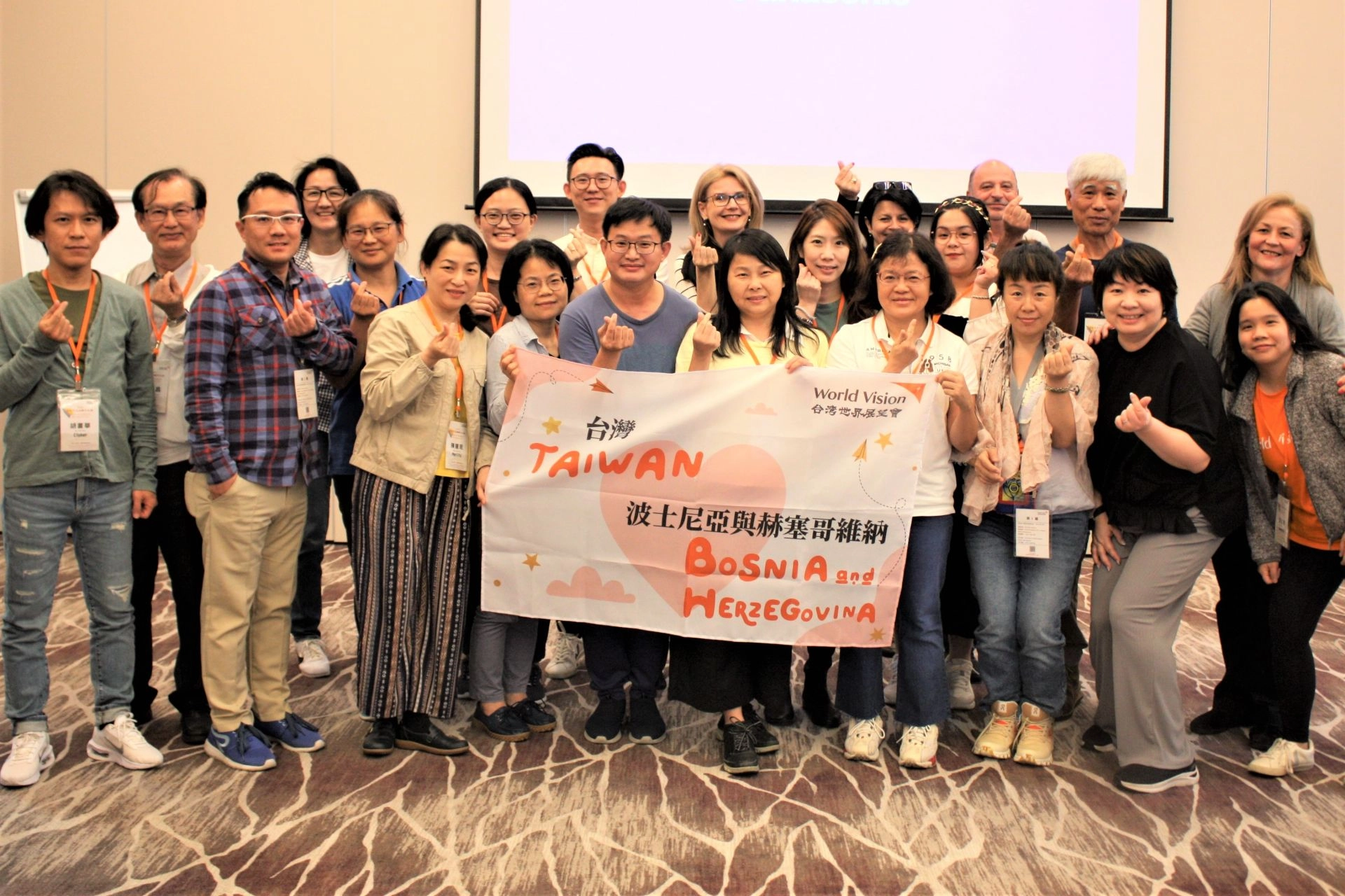 展望會舉辦關懷行之旅,邀請資助人前往波士尼亞與赫塞哥維納與資助多年的兒童見面,同時走進即將自立的計畫區,見證生命的轉變與豐盛。