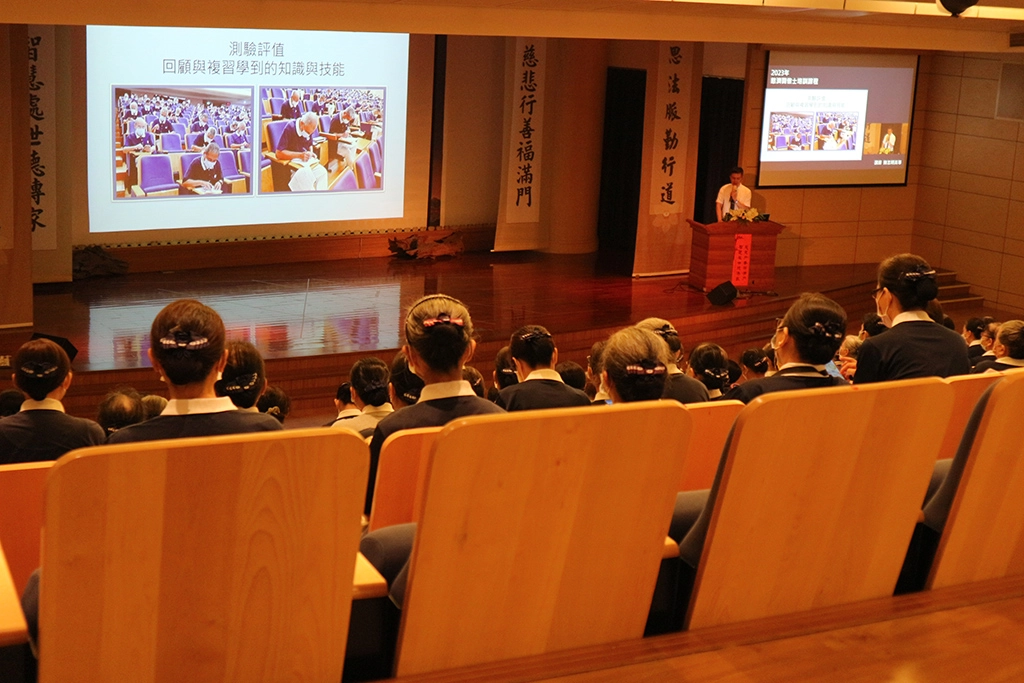 7月22、23兩日慈濟關懷士桃竹基礎課程於桃園慈濟靜思堂舉行,總計170位學員參與培訓。