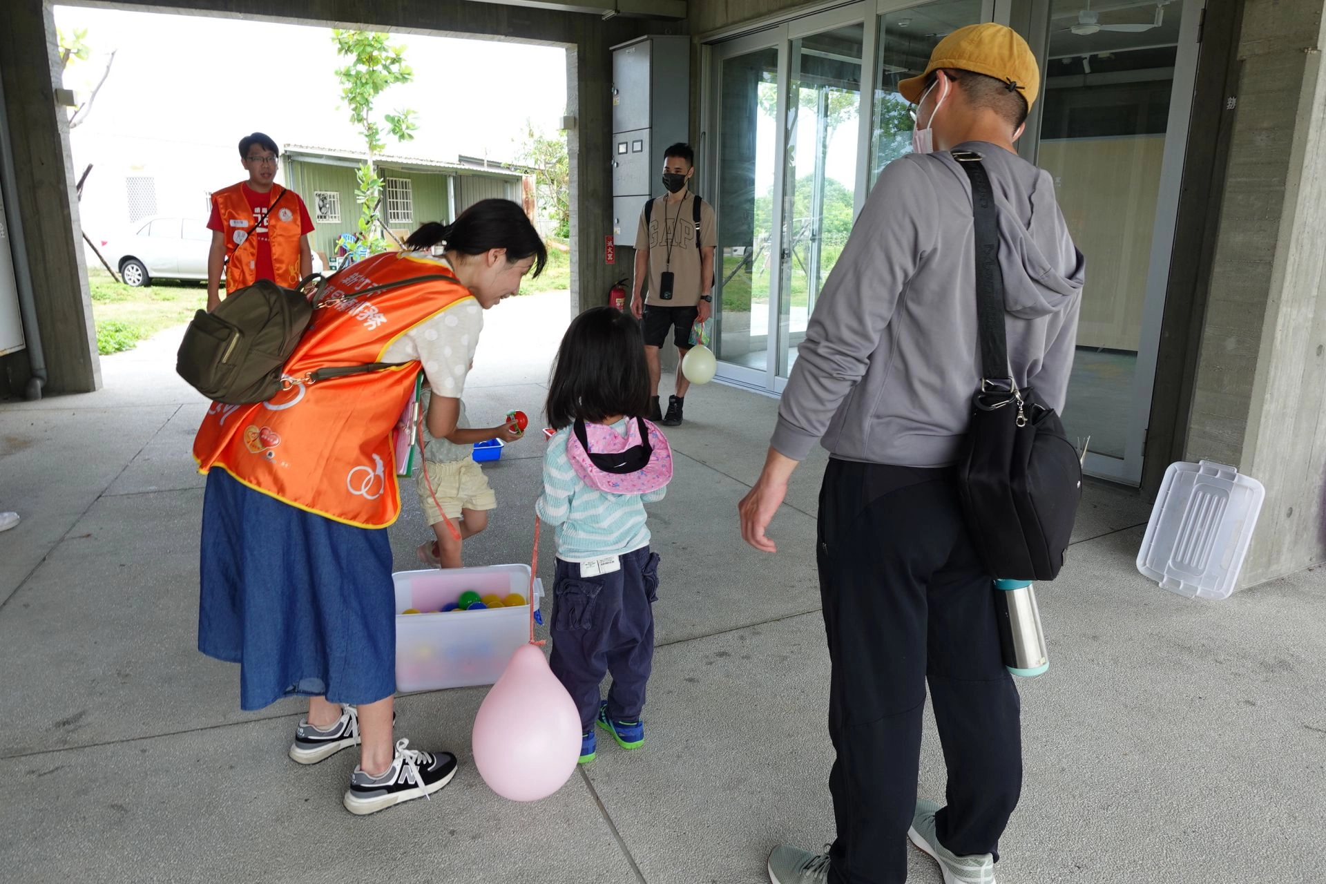 伊甸透過親子活動與專業諮詢,幫助父母真正認識自己的孩子,並建議每半年定期藉由篩檢掌握孩子的發展情形。