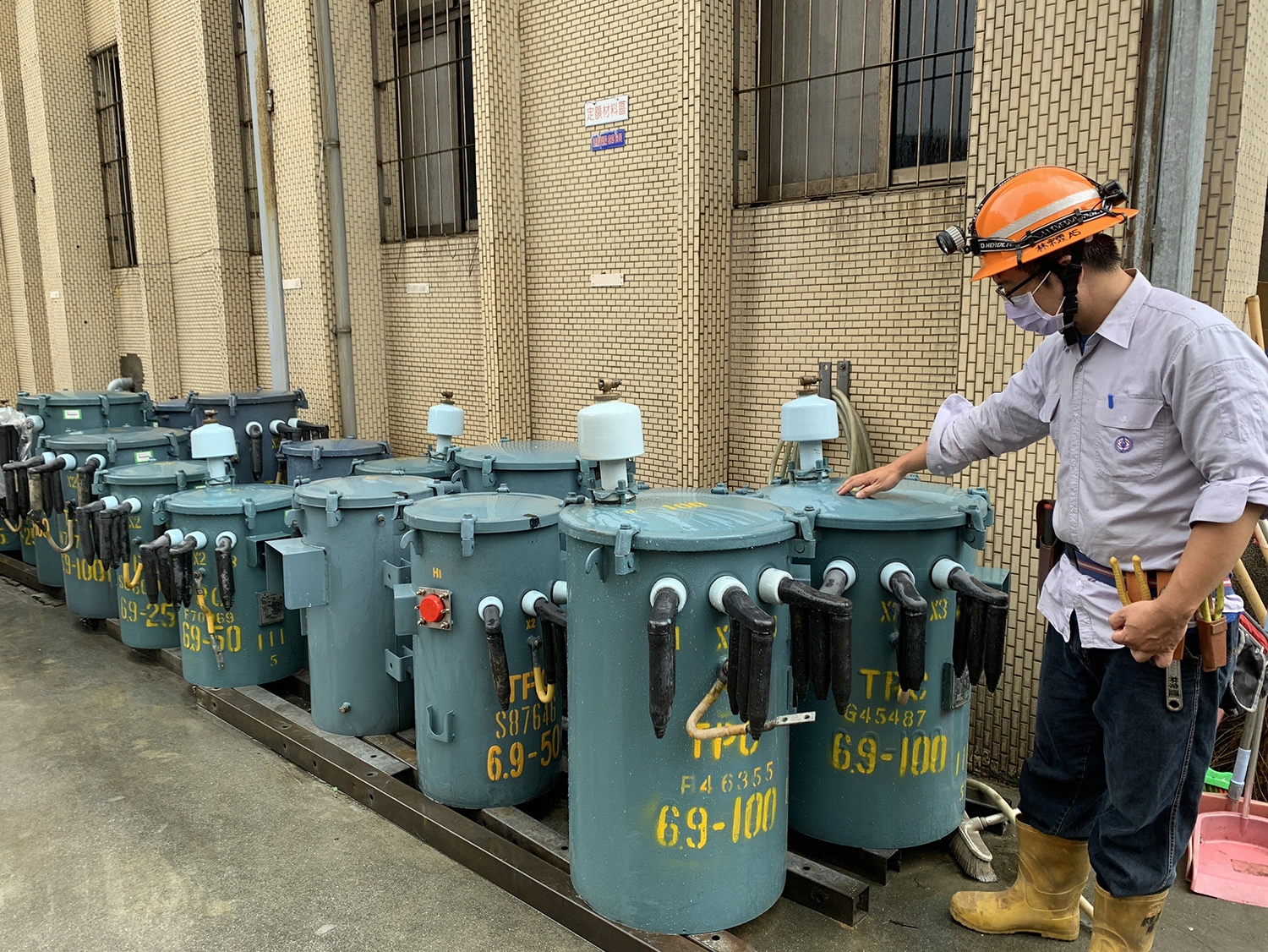 台電全力嚴防強風豪雨可能帶來的災害,完成防災設備及備料盤點,並調度逾5000名搶修人力待命。