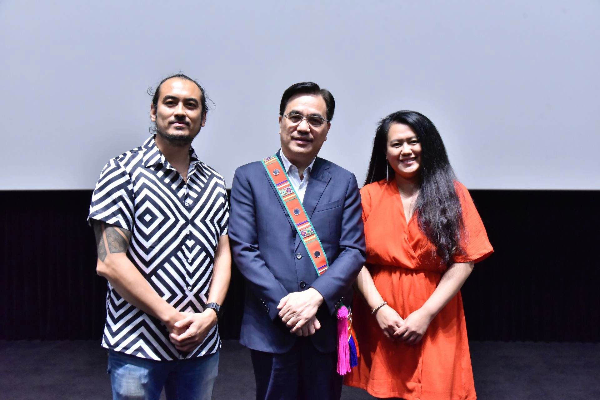 夷將Icyang主委與陳潔瑤(Laha Mebow)導演、演員林孟君合照