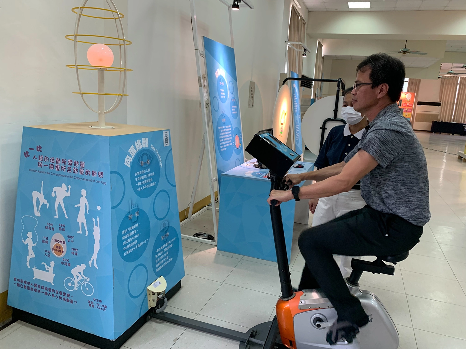 雲林縣斗南鎮文安國小校長曾智豐體驗遊戲後,將邀約 全校師生及家長一起來「玩」科學。(李玉如