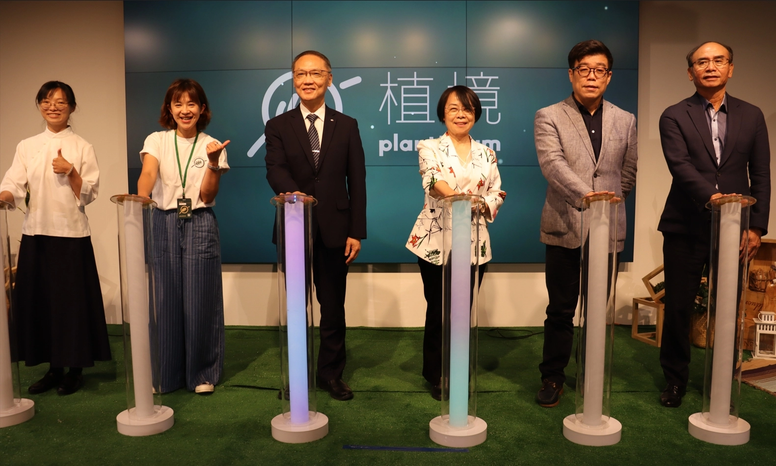 慈濟基金會支持的青年共創永續蔬食平台「植境」概念館,6月5日下午在臺北市信義區正式開幕。