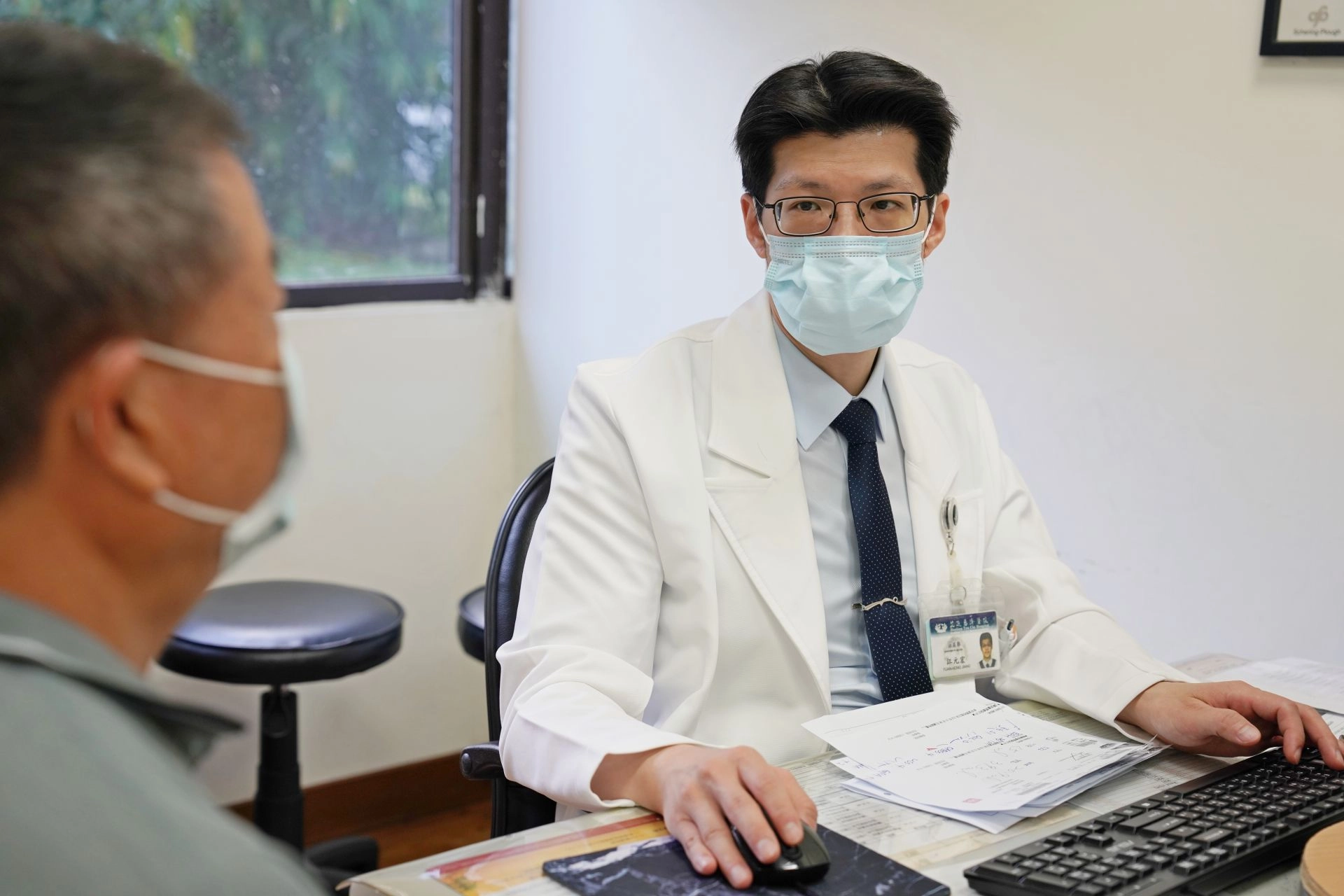 江元宏主任說,若有家族史,建議四十歲起每年定期篩檢,早期發現治療,手術後十年存活率可高達95%以上,甚至可保留勃起相關性功能。