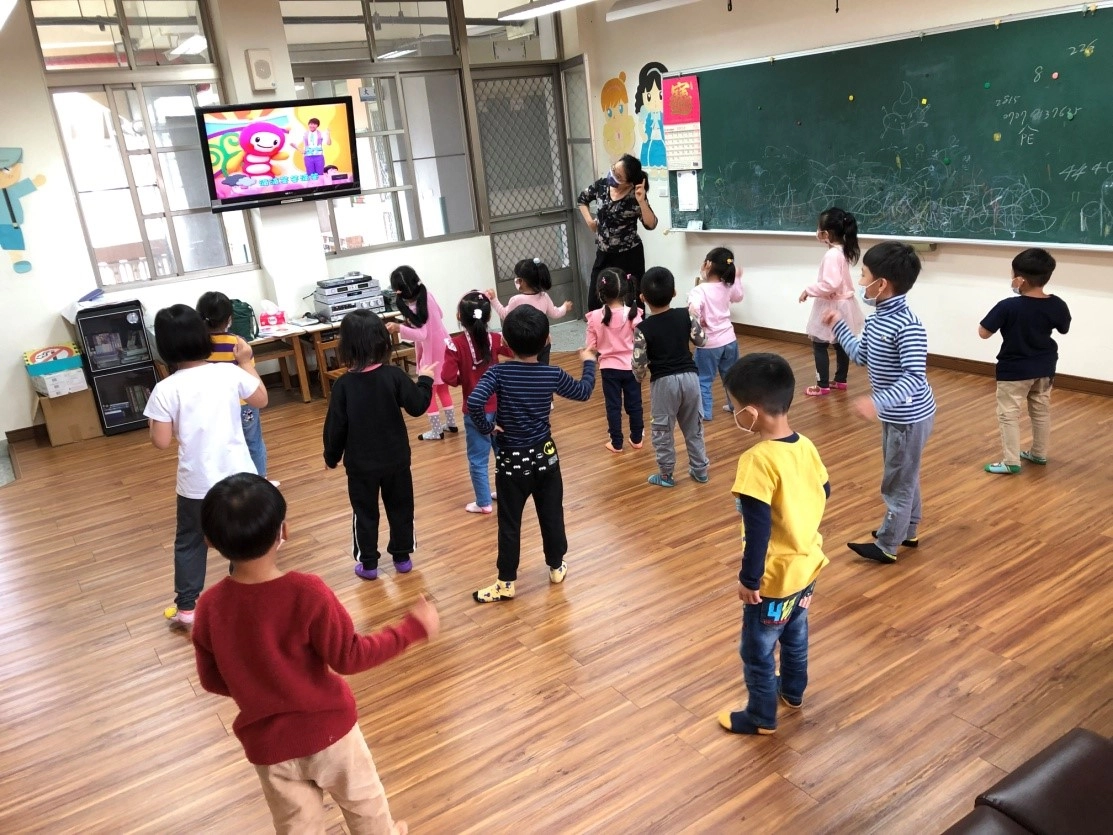 有趣的遊戲及律動歌謠提升幼兒客語的聽說能力