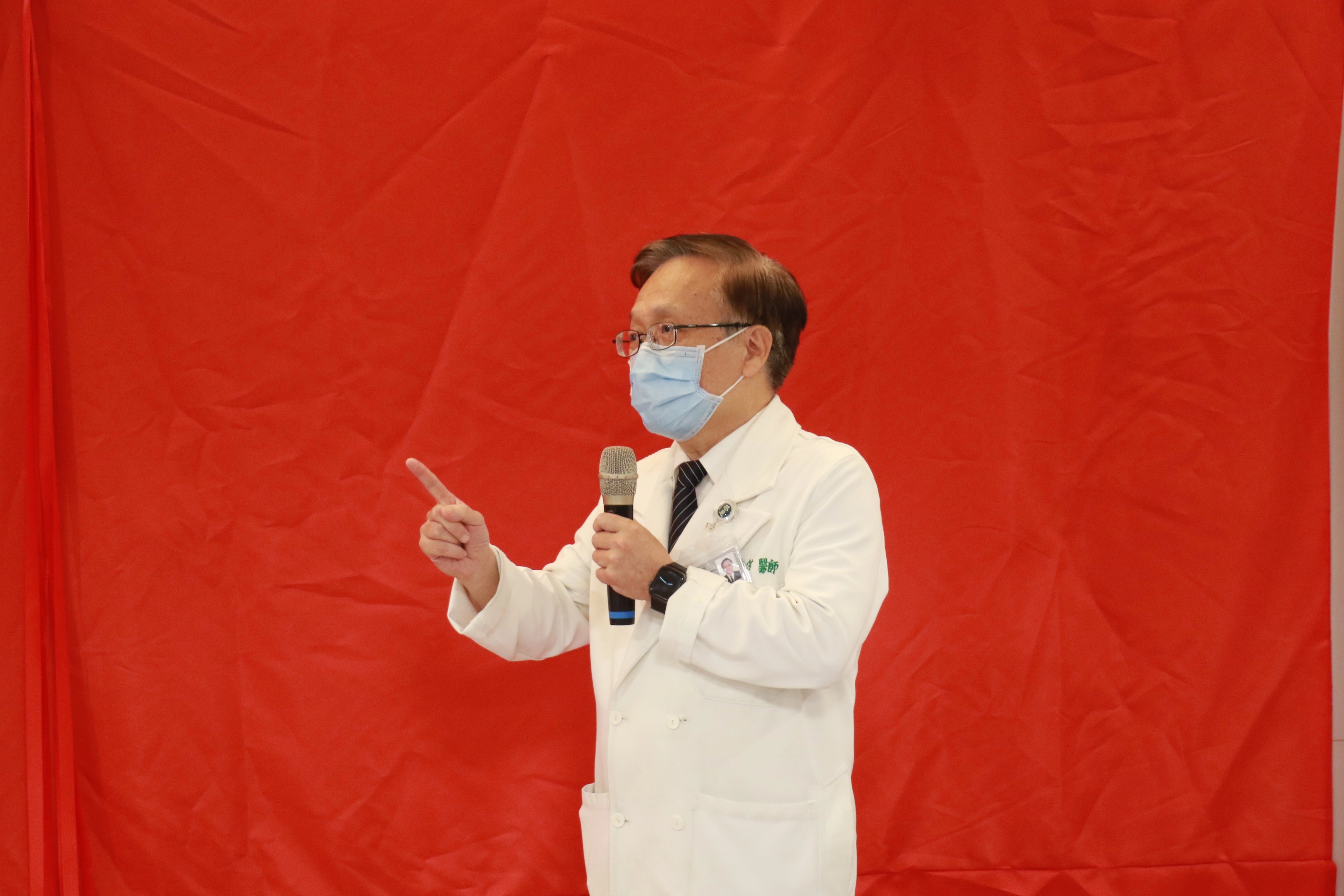 簡守信院長表示,新診區規劃讓病人免去轉診奔波,在同一個空間就能得到最適當的治療。