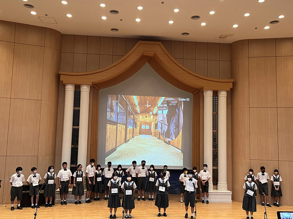 同學們以精心設計的隊形、流暢的台詞進行展演,展現團隊合作的默契。