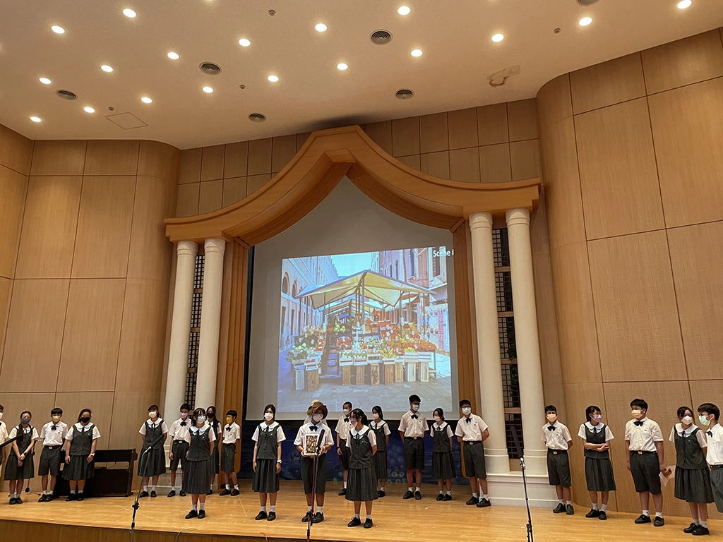 道具運用不僅讓表演活潑,更是同學們的巧思展現。