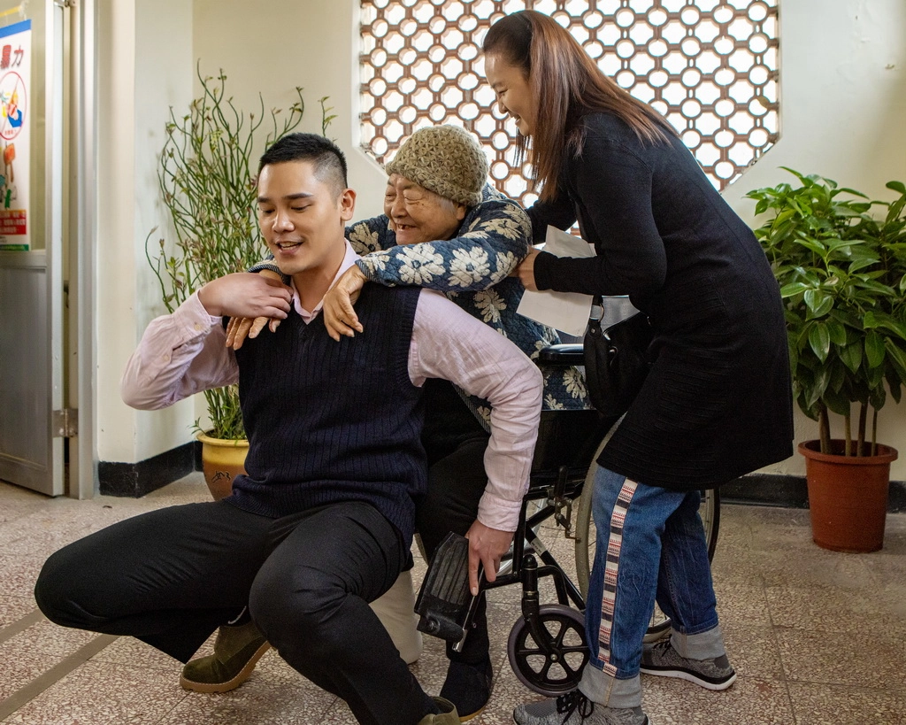剛化療完的劉引商,第一檔接拍的戲就是《搜尋者》