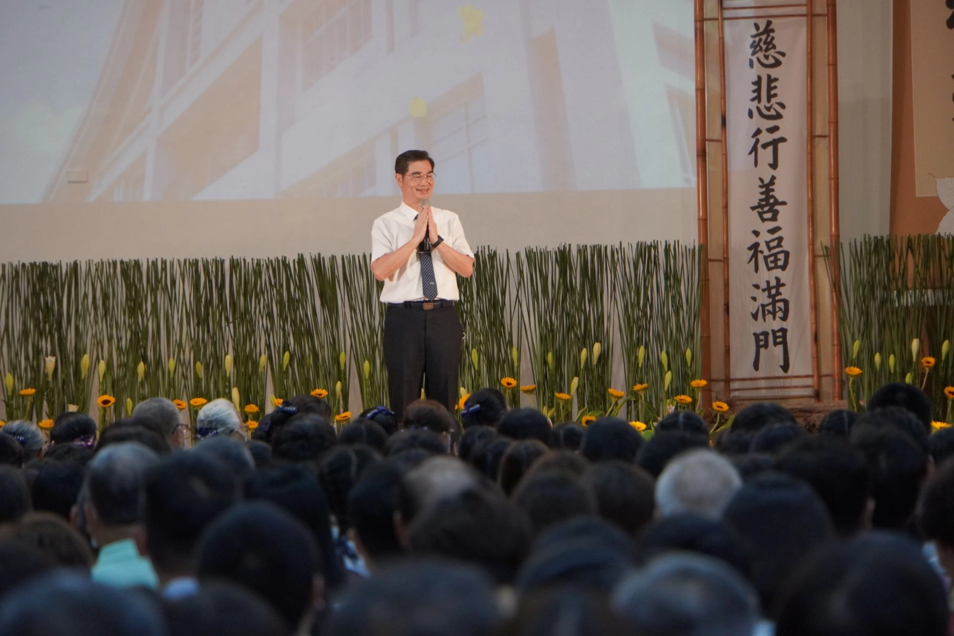 姚智化校長勉勵畢業生珍惜人生使用權,把握生命的資糧。