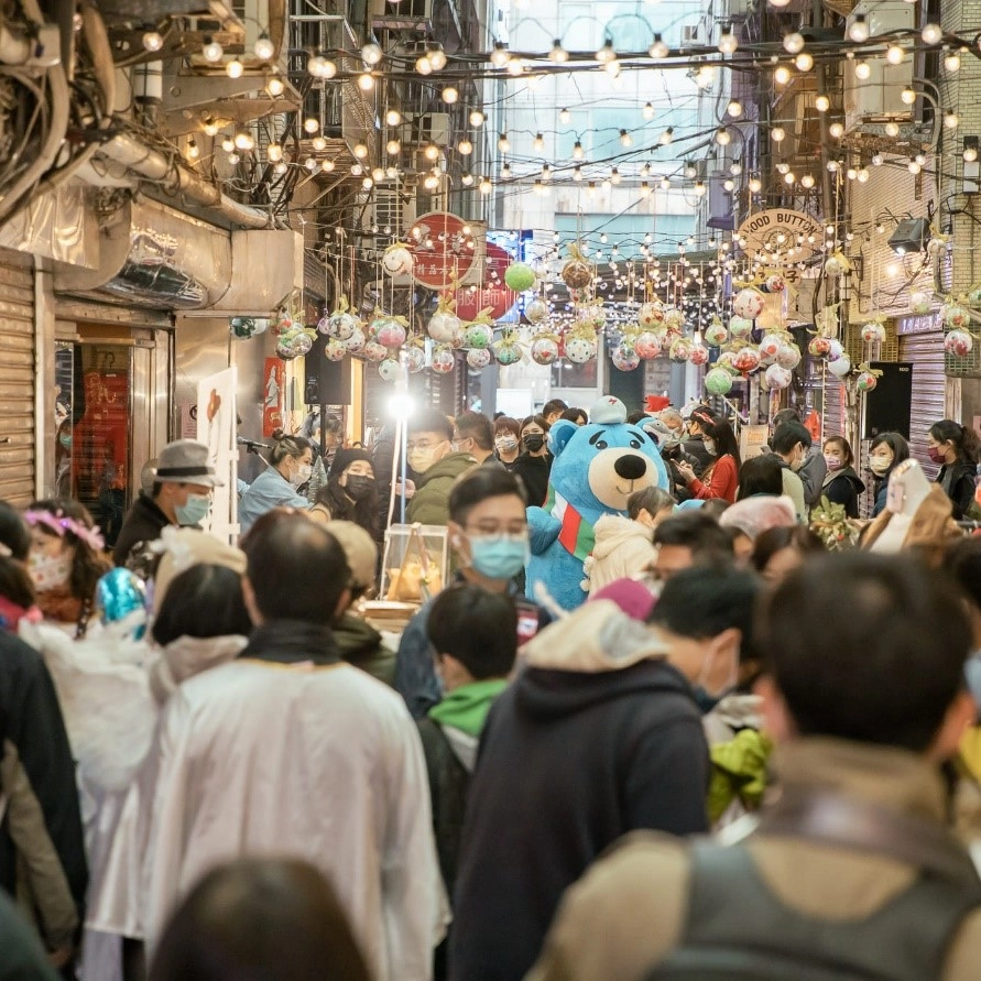 星濱山共創工作室實地探訪委託行商圈店家,透過串聯活動辦理擾動在地,帶動街區參與。