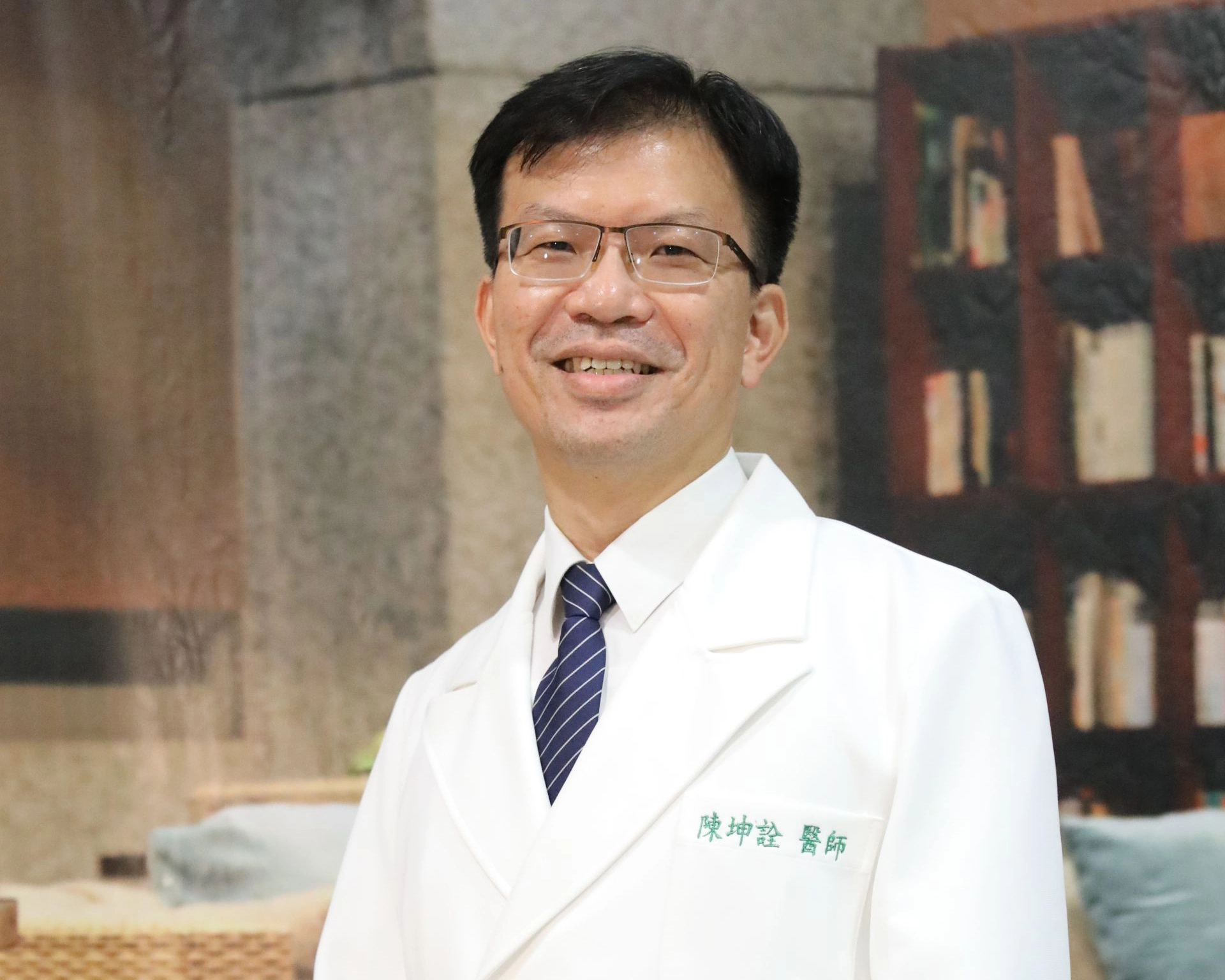 花蓮慈院急診部主任陳坤詮指出,嚴重氯中毒可能造成化學性肺炎、肺水腫、呼息衰竭等症狀,為避免發生憾事,民眾居家清潔時應特別注意使用。