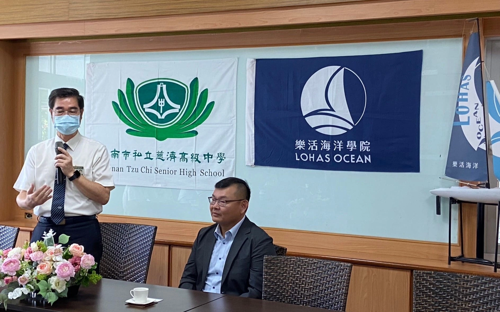 姚智化校長期望臺南慈中的親師生能有更多走出教室真正親近海洋的機會，喚醒大家愛海生活減塑的行動力。