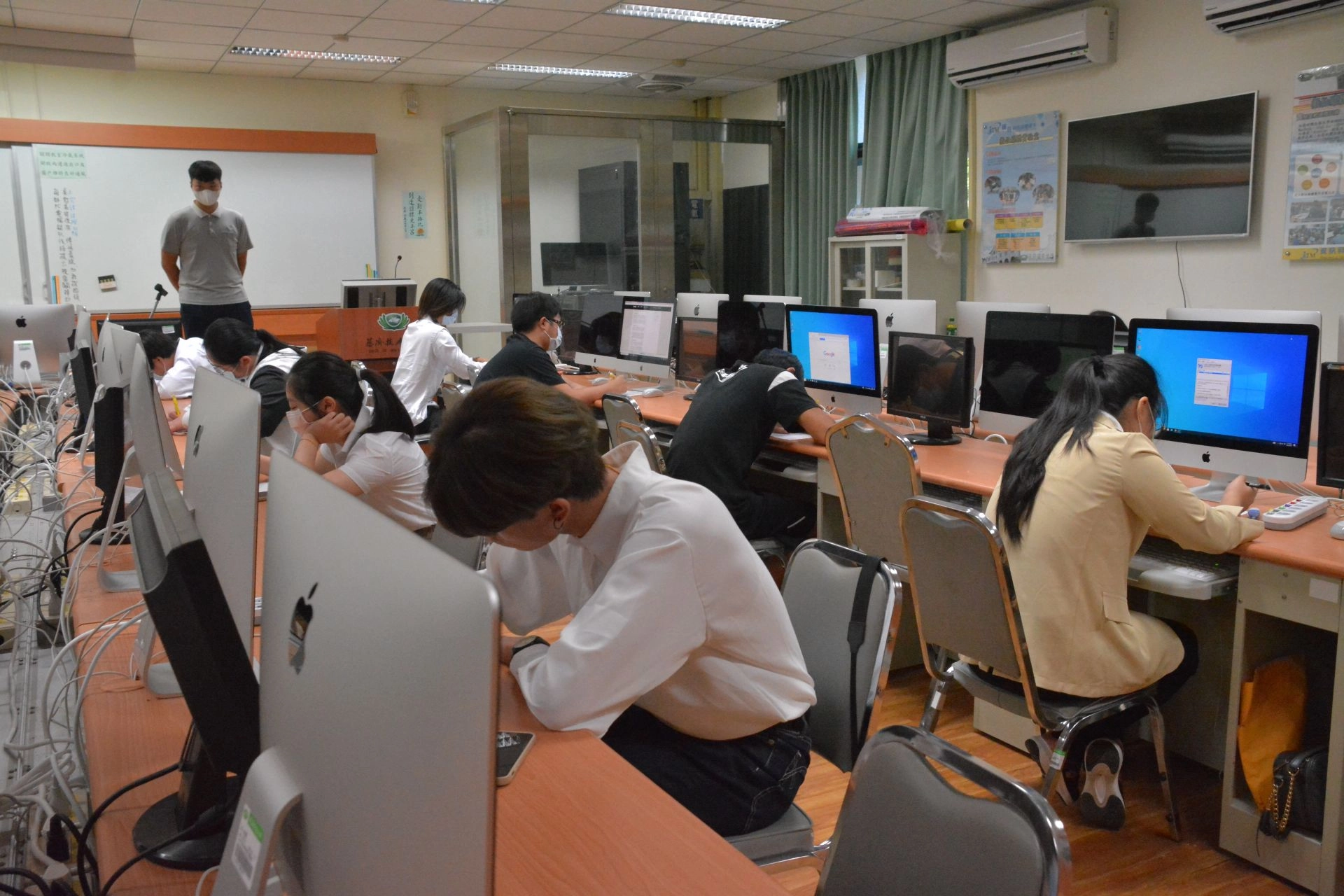 資管系要求考生將所學專長結合防疫、AI人工智慧、元宇宙作出結合及應用。