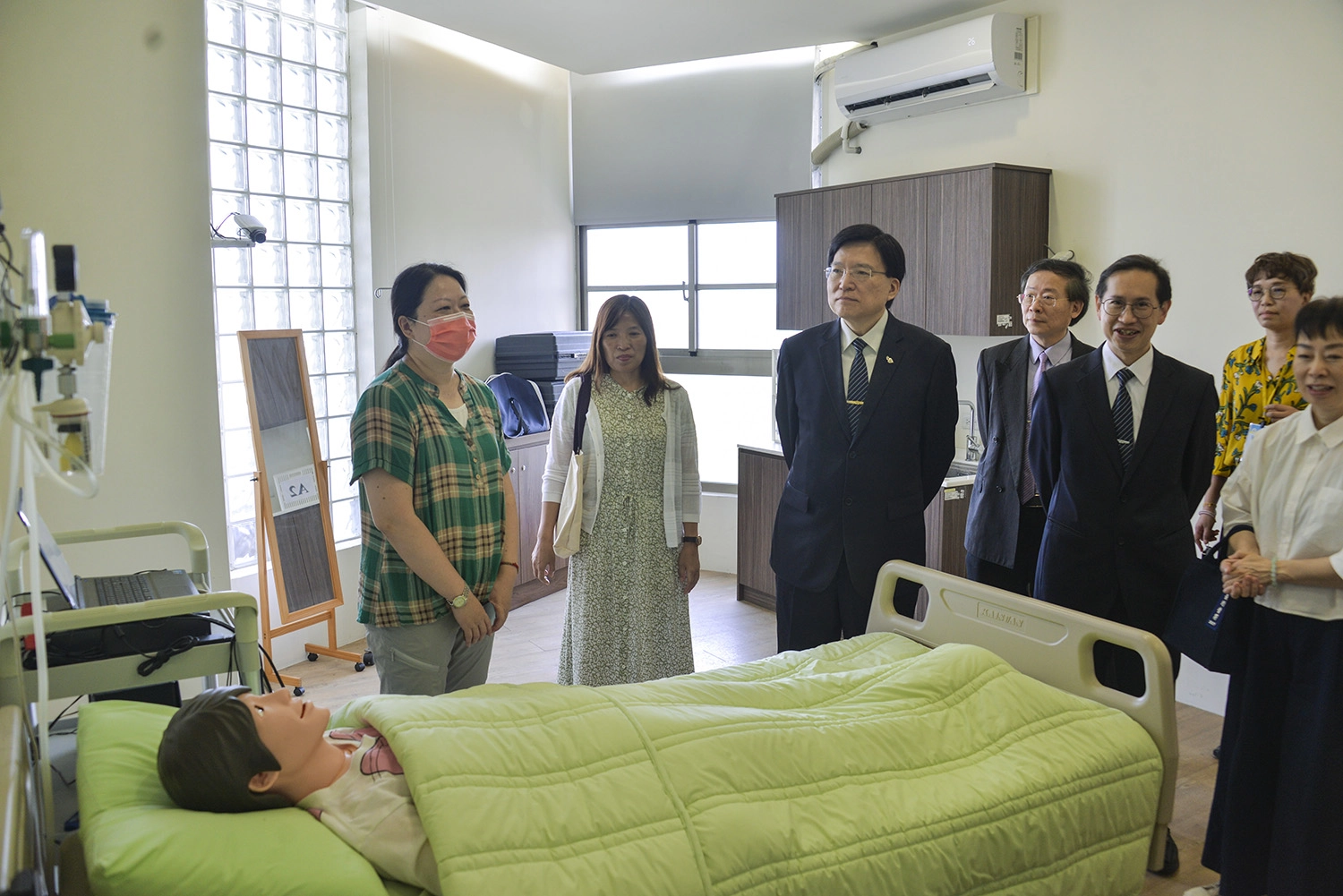 台北慈濟醫院參訪仁德醫專OSCE教室,見證該校對人才培育的投入。