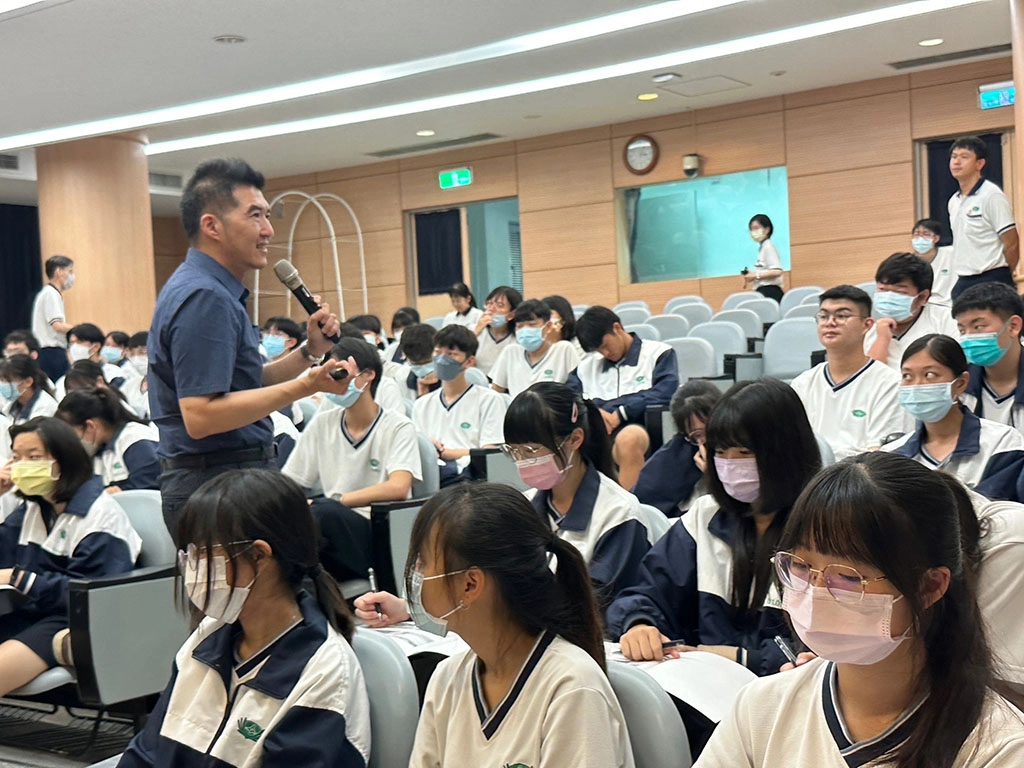 楊朝仲教授分享「新時代自主學習問題解決超能力——系統思考」。