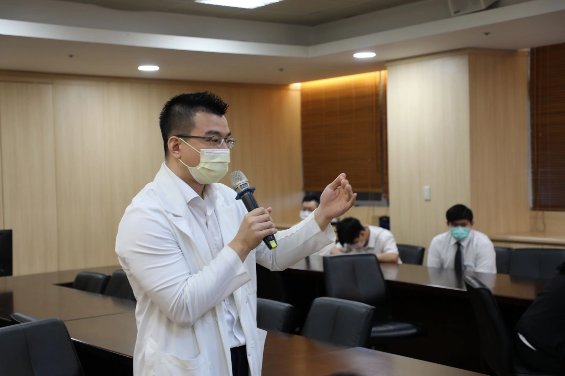 除了資訊人員之外,座談會上花蓮慈院腎臟內科郭秋煌醫師代表醫師員參與,要以團隊的方式推動次世代醫療模式